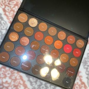 LIGHTLY USED MORPHE 35O2 EYESHADOW PALETTE ❤️